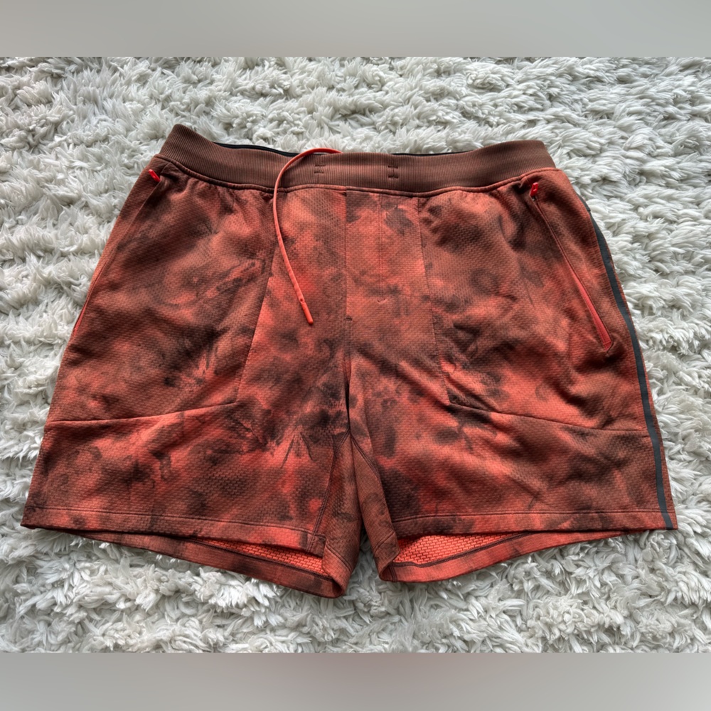 Lululemon textured tech shorts size XL 7”
